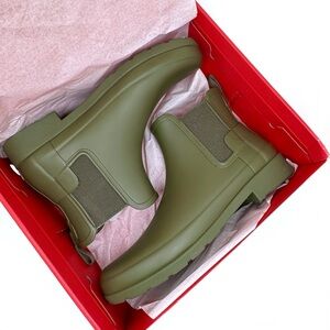 Hunter Original Refined Chelsea Boots in Olive Size 10 Women